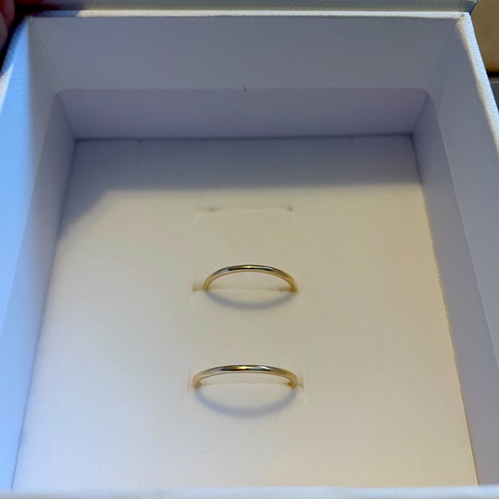 Mejuri 2 gold size 5 stacker rings tags on